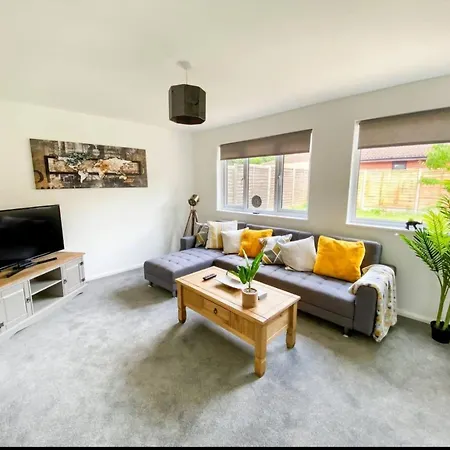 Quiet Location Next To Cmk Villa Milton Keynes Exterior photo