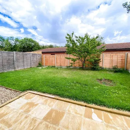 Quiet Location Next To Cmk Villa Milton Keynes Exterior photo