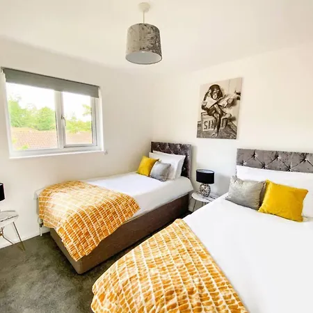Quiet Location Next To Cmk Villa Milton Keynes Exterior photo